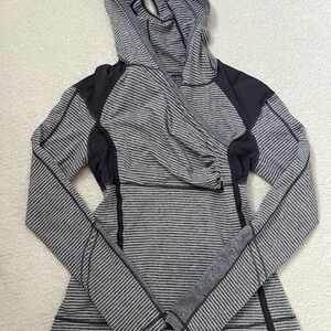 Lululemon Jacket Womens Gray White Striped Forme Hoodie Athletic